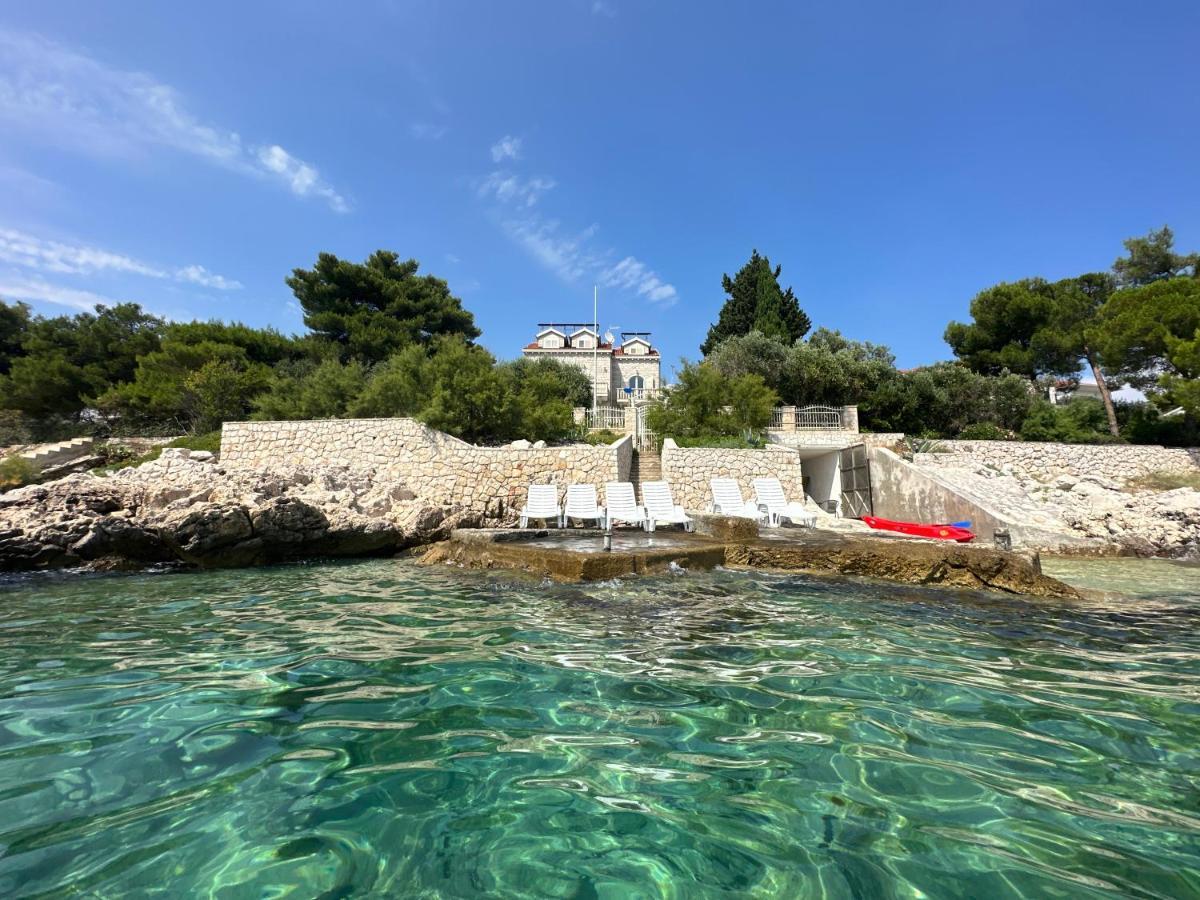 Luxury Seaside Villa With A Classic Mediterranean Olive Garden, A Fully Equipped Professional Kitchen, Pool, Sauna, Padle Boards And Canoe - Miolin Beach House تروغير المظهر الخارجي الصورة